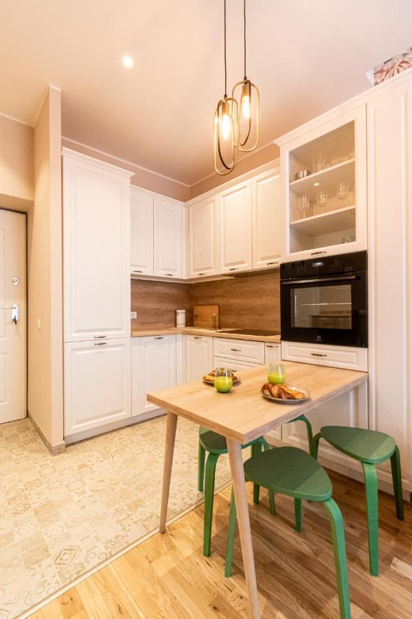 Black Gate - Quiet Studio In The Heart Of Old Town With Free Private Secured Parking Braşov Eksteriør bilde
