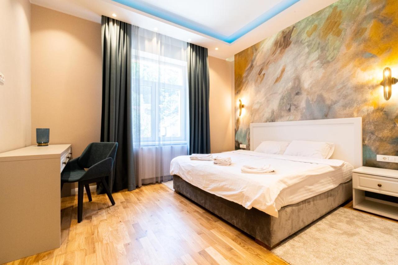 Black Gate - Quiet Studio In The Heart Of Old Town With Free Private Secured Parking Braşov Eksteriør bilde