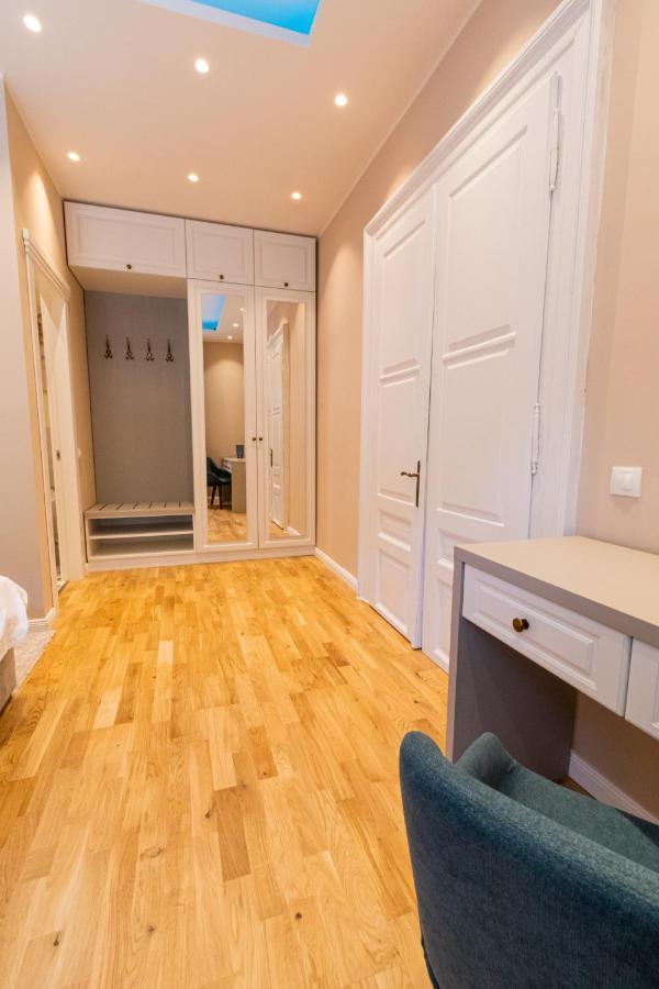 Black Gate - Quiet Studio In The Heart Of Old Town With Free Private Secured Parking Braşov Eksteriør bilde