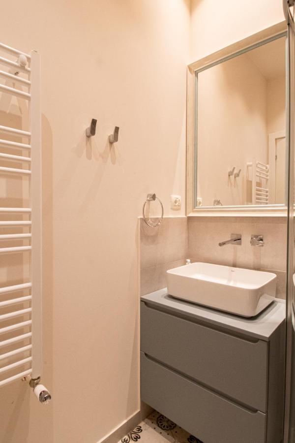 Black Gate - Quiet Studio In The Heart Of Old Town With Free Private Secured Parking Braşov Eksteriør bilde